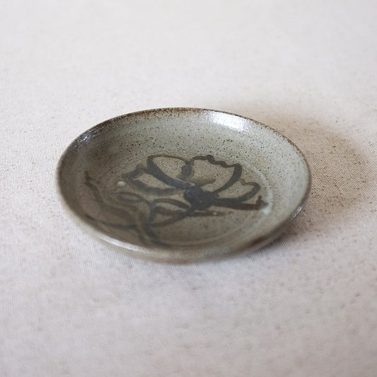 stem brushstroke dish
